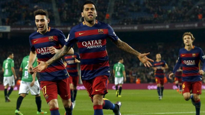Bek Barcelona, Dani Alves (depan).
