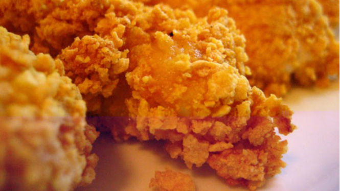 Ayam goreng.