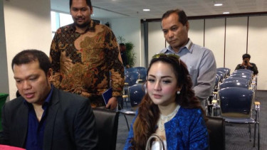 Regina laporkan Farhat