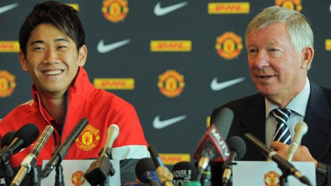 Shinji Kagawa (kiri) dan Sir Alex Ferguson (kanan)