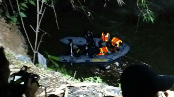 Ilustrasi, pencarian orang hanyut di Ciliwung