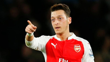 Pemain Arsenal, Mesut Oezil