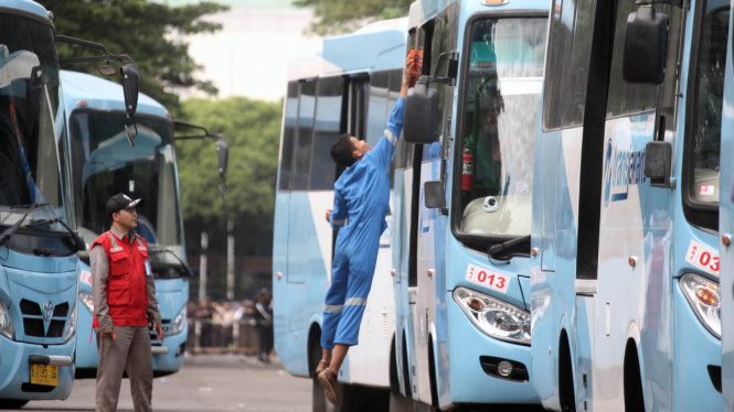 Kopaja AC Terintegrasi Transjakarta Resmi Beroperasi