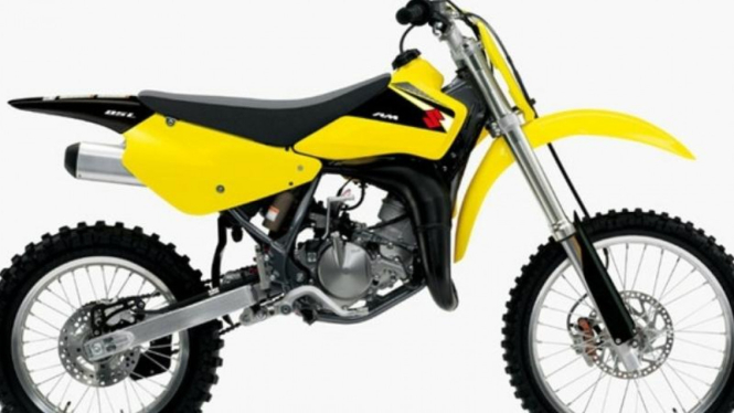 Motor Trail Suzuki. Ilustrasi.