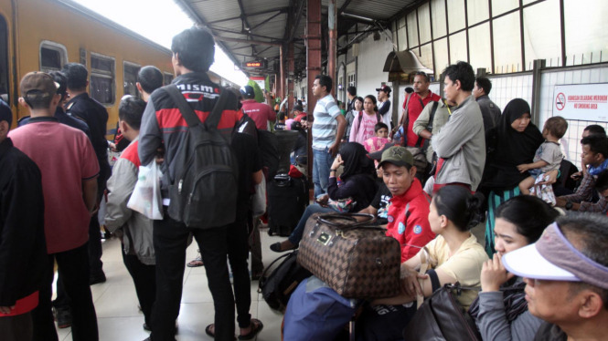 Ilustrasi penumpang KRL.