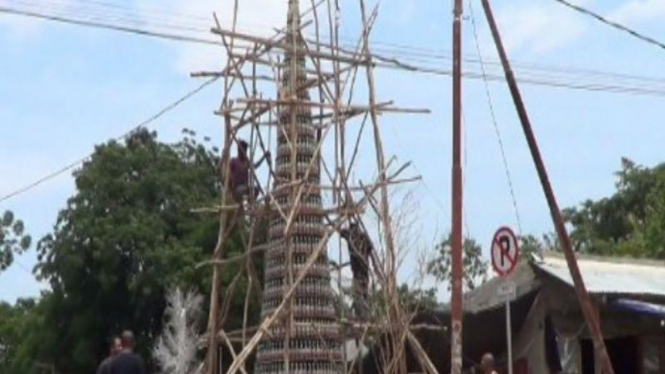 Pohon Natal terbuat dari botol Bir bekas