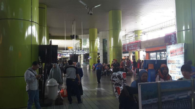 Suasana di Stasiun Gambir saat libur panjang.