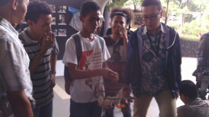 Unjuk Rasa menuntut KPK ambil alih kasus basos Sumut.