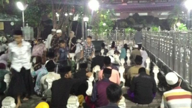 Suasana malam tahun baru di Sunan Ampel