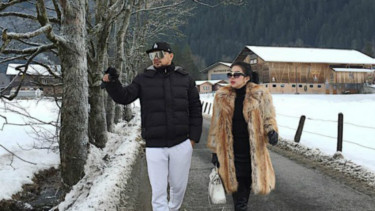 Syahrini liburan di Swiss
