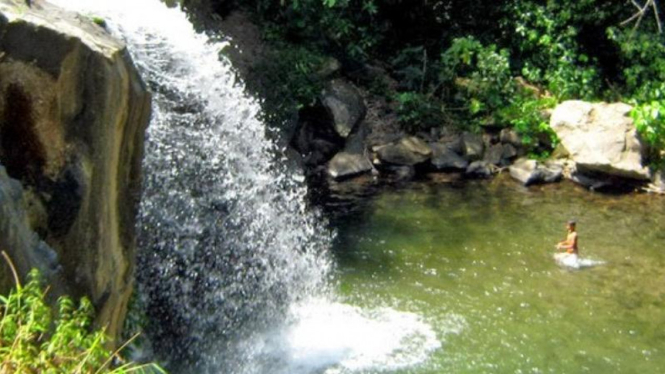 Ilustrasi air terjun.