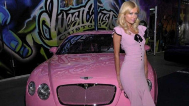 Paris Hilton dengan Bentley GT Continental