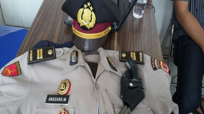 Ilustrasi seragam polisi gadungan
