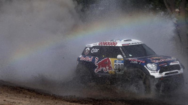 Mobil Mini yang dikendarai Nasser Al-Attiyah di Reli Dakar