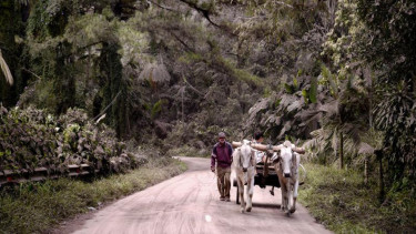 Erupsi Gunung Soputan di Minahasa