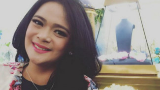 Kegemaran Shezy Idris Mengoleksi Batik