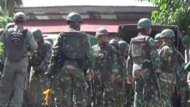 Prajurit TNI dalam Operasi Tinombala di Poso.