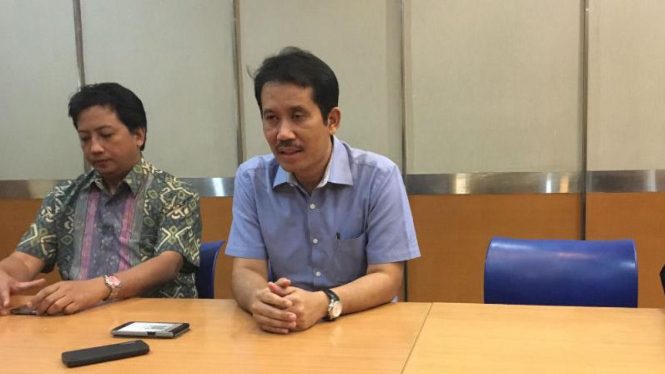 Dirut JICT Dani Rusli Utama (kemeja biru)
