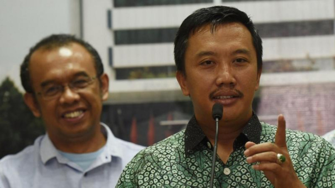 Menpora, Imam Nahrawi (kanan), dan Kepala Komunikasi Kemenpora, Gatot S Dewa Broto