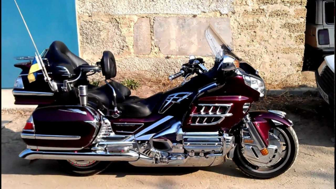 Honda GL 1800 Goldwing.