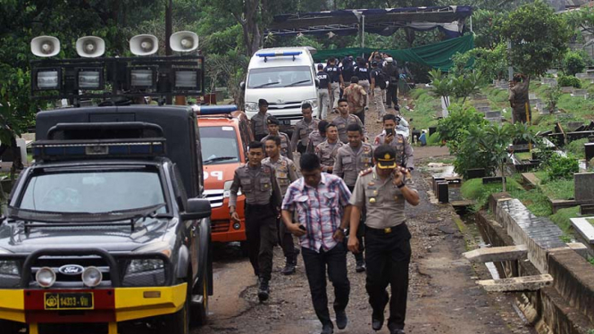 Polisi Bongkar Makam Allya Siska Nadya