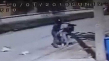 Aksi penjambretan terekam kamera CCTV