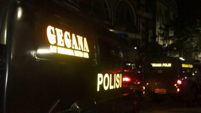 Tim Gegana sisir area perumahan Grand Galaxi.