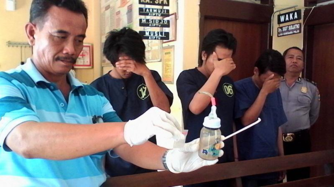 Botol susu bayi yang dimodifikasi jadi bong sabu.