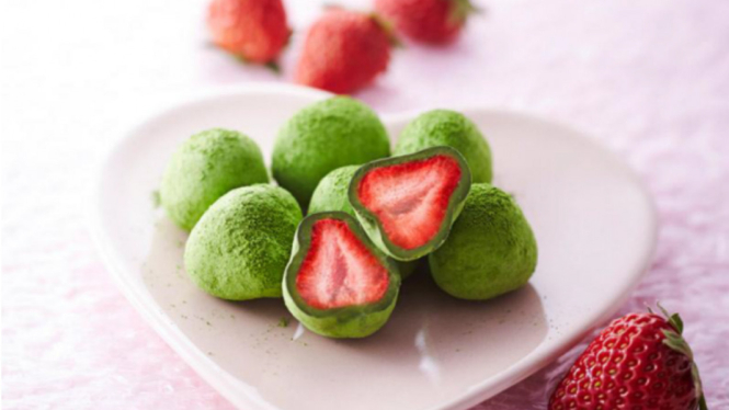 Kreasi Stroberi Lapis Cokelat dan Matcha