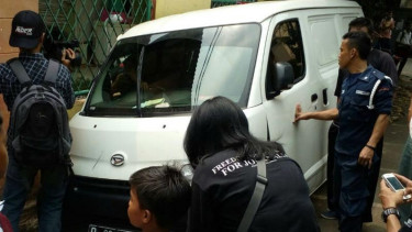 Mobil Grand Max tabrak siswa SD