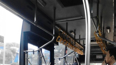 Suasana dalam transjakarta 