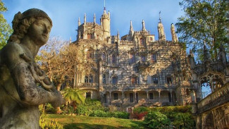 Kastil Tersembunyi Quinta da Regaleira di Lisbon