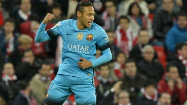 Penyerang Barcelona, Neymar, melakukan selebrasi usai mencetak gol ke gawang Athletic Bilbao di ajang Copa del Rey
