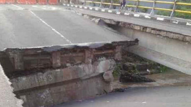 Jembatan di Bali putus