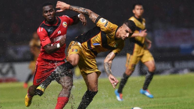 Mitra Kukar melawan Semen Padang di final Piala Jenderal Sudirman