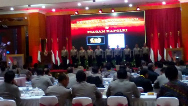 Kapolri beri penghargaan 16 anggota Polri