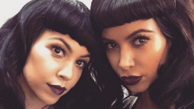 Khloe dan Kim kardashian  
