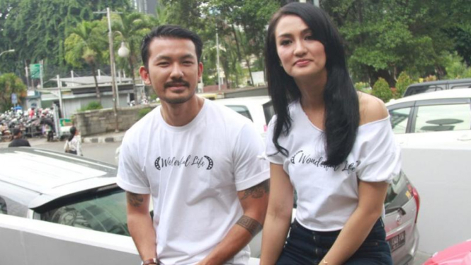 Atiqah Hasiholan dan Rio Dewanto