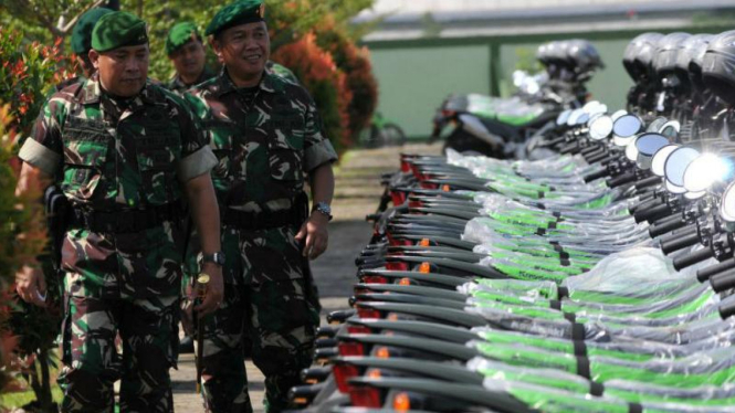 Prajurit TNI jaga perbatasan.