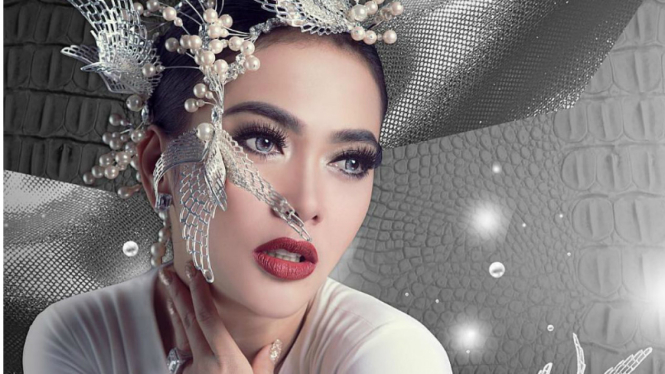 Syahrini.