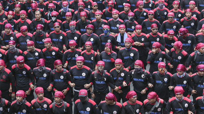 Buruh kembali lakukan aksi unjuk rasa di depan istana negara pada 1 Mei 2015.