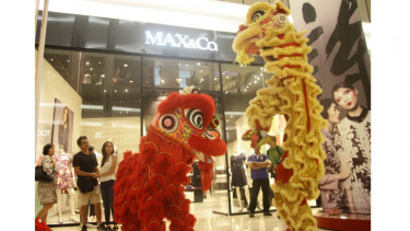 Atraksi Barongsai di Pusat Perbelanjaan