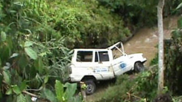 Mobil Kijang terjun bebas ke jurang di Sukabumi