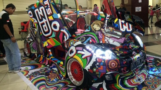Daihatsu Sirion dengan ubahan ekstrem.