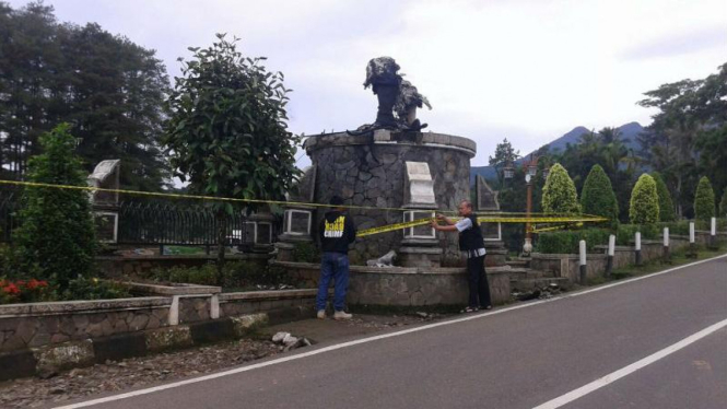 Patung Arjuna di Situ Wanayasa, Purwakarta.