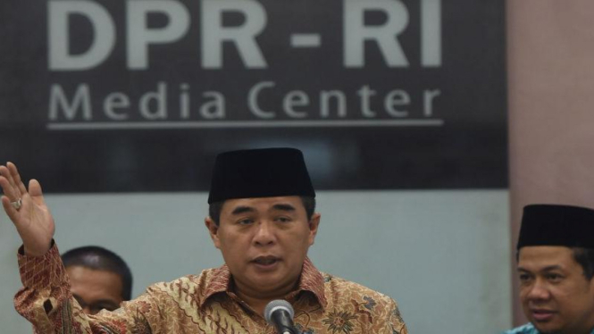 Ketua DPR Ade Komarudin menyampaikan hasil rapat Badan Musyawarah DPR di Komplek Parlemen Senayan, Jakarta, Rabu (27/1)