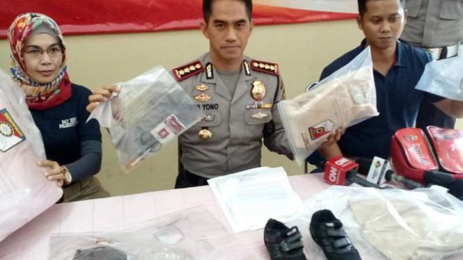 Kapolresta Depok Komisaris Besar Dwiyono (tengah)