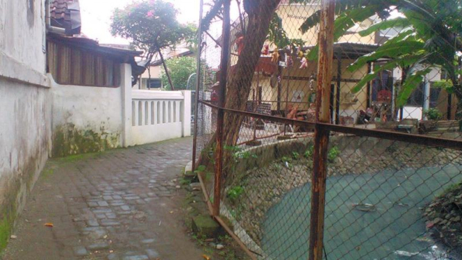 Jalan menuju rumah tersangka narkoba Bahreizy.