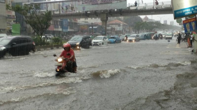 Banjir di Jalan Margonda Depok.