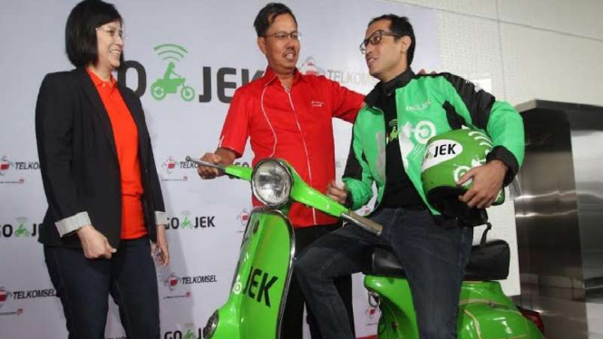 Kerja sama Telkomsel dan Gojek untuk distribusi produk Telkomsel di di Gedung Telkomsel Smart Office, Jalan Gatot Subroto, Jakarta, Senin (15/02/2016).